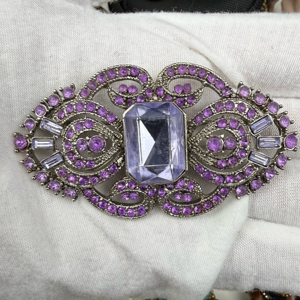Elegant Victorian Purple Brooch Silvertone